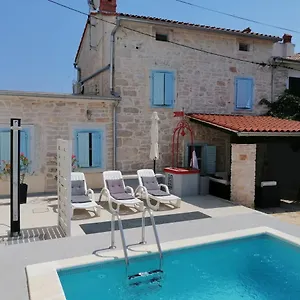 Holiday Home Peruski Ferienhaus Peruški