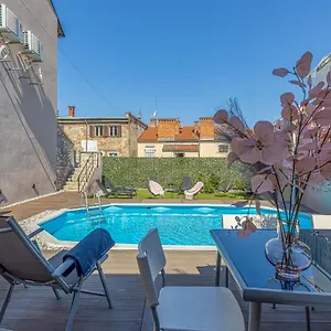 Deluxe Gladiators House Pula
