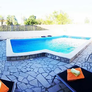 Ilic Apartment Loborika